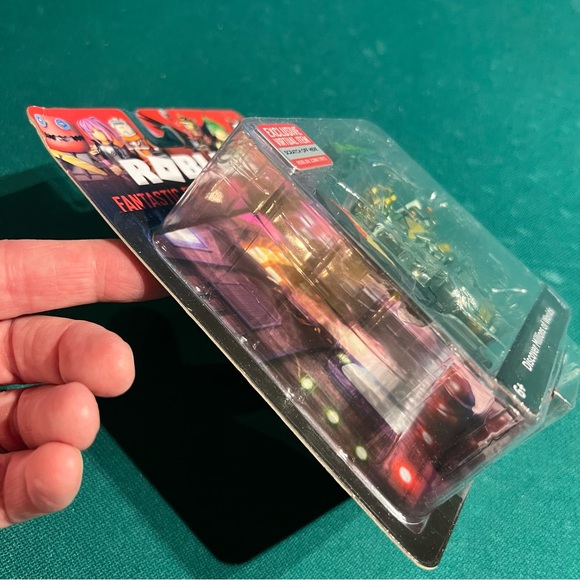 Roblox Figure “Fantastic Frontier-Guardian Set” is Brand New ! - Picture 7 of 7